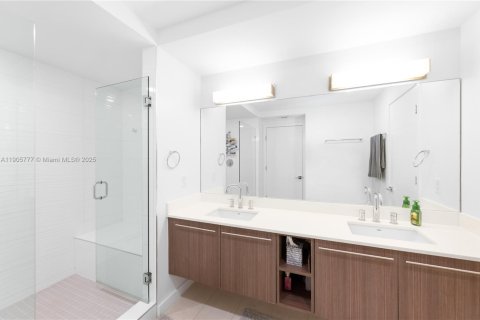 Condo in Doral, Florida, 3 bedrooms  № 1963564 - photo 29