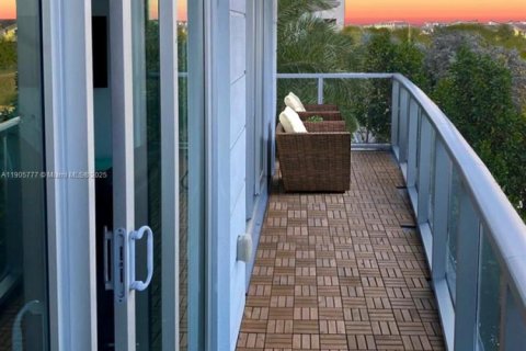 Condo in Doral, Florida, 3 bedrooms  № 1963564 - photo 8