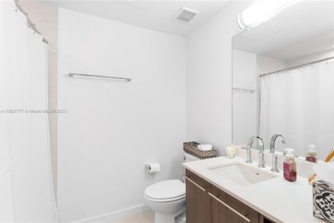 Condo in Doral, Florida, 3 bedrooms  № 1963564 - photo 22