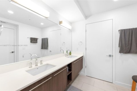 Condo in Doral, Florida, 3 bedrooms  № 1963564 - photo 30