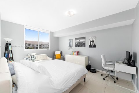 Condo in Doral, Florida, 3 bedrooms  № 1963564 - photo 26