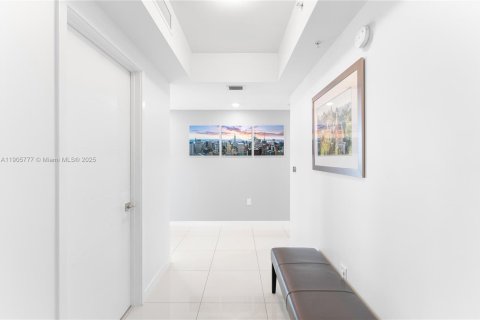 Condo in Doral, Florida, 3 bedrooms  № 1963564 - photo 13