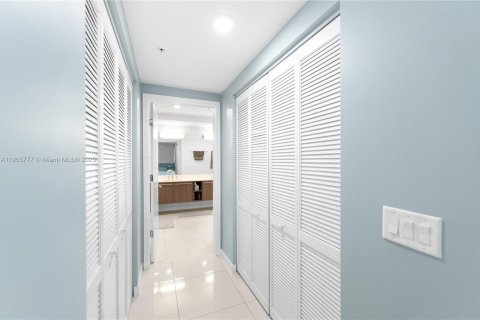 Condo in Doral, Florida, 3 bedrooms  № 1963564 - photo 27