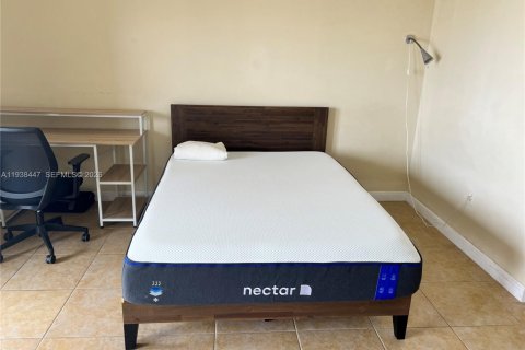 Condominio en alquiler en Hallandale Beach, Florida, 50.63 m2 № 1996109 - foto 7