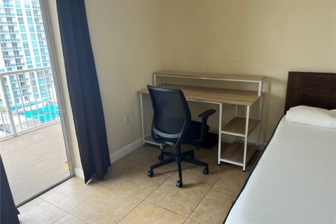 Condominio en alquiler en Hallandale Beach, Florida, 50.63 m2 № 1996109 - foto 8