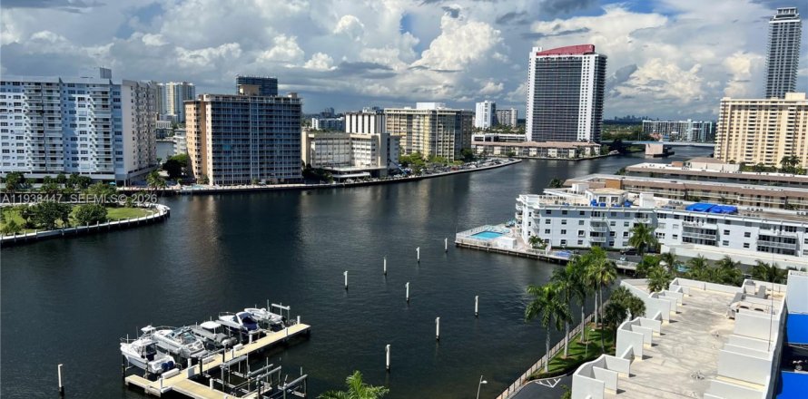 Estudio en el Condominio en Hallandale Beach, Florida  № 1996109