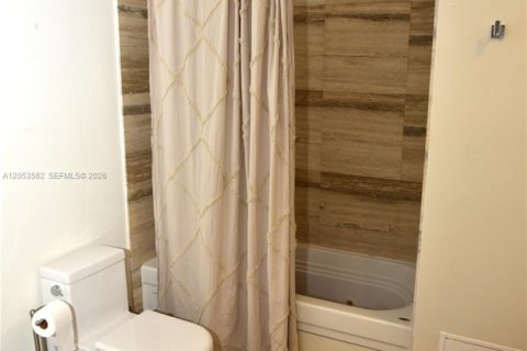 Condominio en venta en Sunny Isles Beach, Florida, 2 dormitorios, 135.92 m2 № 2180245 - foto 24