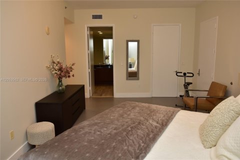Condominio en venta en Sunny Isles Beach, Florida, 2 dormitorios, 135.92 m2 № 2180245 - foto 19
