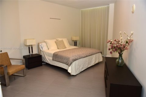 Condominio en venta en Sunny Isles Beach, Florida, 2 dormitorios, 135.92 m2 № 2180245 - foto 17