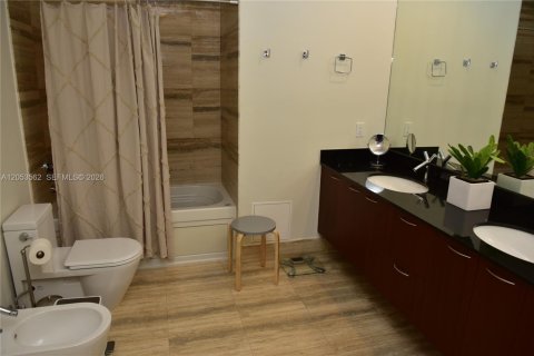 Condominio en venta en Sunny Isles Beach, Florida, 2 dormitorios, 135.92 m2 № 2180245 - foto 23
