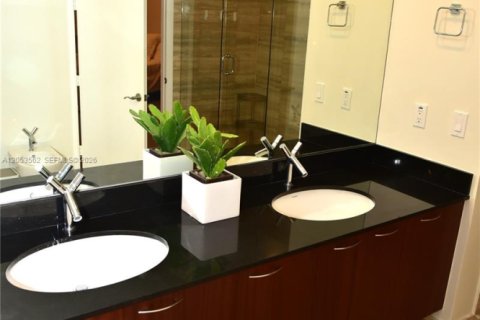 Condominio en venta en Sunny Isles Beach, Florida, 2 dormitorios, 135.92 m2 № 2180245 - foto 27