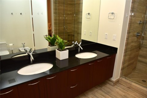 Condominio en venta en Sunny Isles Beach, Florida, 2 dormitorios, 135.92 m2 № 2180245 - foto 26