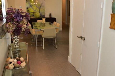 Condominio en venta en Sunny Isles Beach, Florida, 2 dormitorios, 135.92 m2 № 2180245 - foto 2