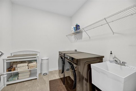 House in Tampa, Florida 5 bedrooms, 352.38 sq.m. № 1835978 - photo 12