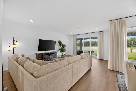 House in Tampa, Florida 5 bedrooms, 352.38 sq.m. № 1835978 - photo 28