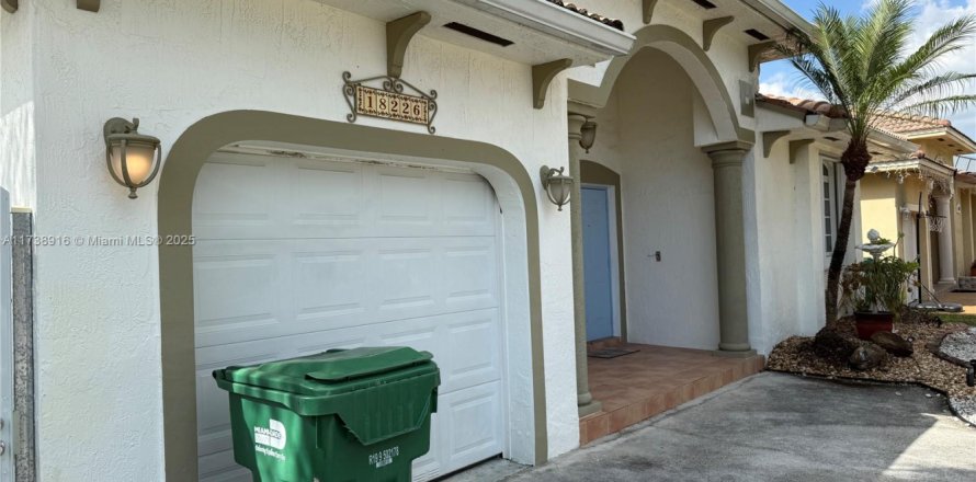 Casa en Miami, Florida 3 dormitorios, 138.05 m2 № 1695951