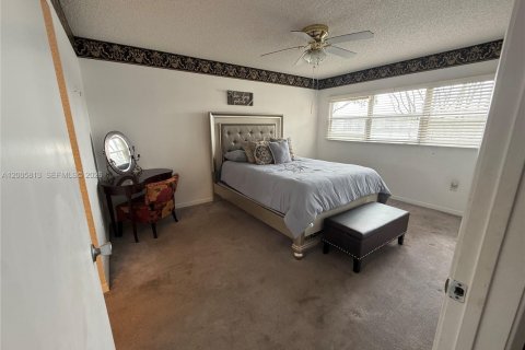 Copropriété à vendre à Pembroke Pines, Floride: 2 chambres, 112.13 m2 № 2077783 - photo 16