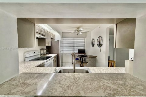 Copropriété à vendre à Pembroke Pines, Floride: 2 chambres, 112.13 m2 № 2077783 - photo 7