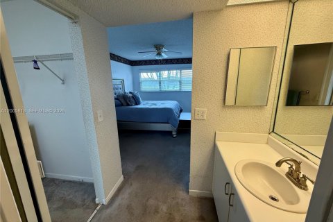 Copropriété à vendre à Pembroke Pines, Floride: 2 chambres, 112.13 m2 № 2077783 - photo 18