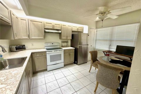 Copropriété à vendre à Pembroke Pines, Floride: 2 chambres, 112.13 m2 № 2077783 - photo 8