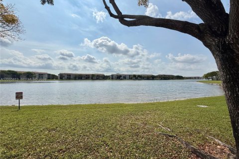 Copropriété à vendre à Pembroke Pines, Floride: 2 chambres, 112.13 m2 № 2077783 - photo 21