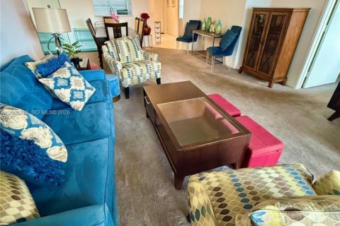 Copropriété à vendre à Pembroke Pines, Floride: 2 chambres, 112.13 m2 № 2077783 - photo 13