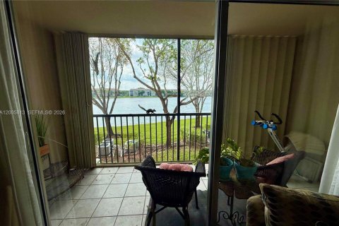 Copropriété à vendre à Pembroke Pines, Floride: 2 chambres, 112.13 m2 № 2077783 - photo 14