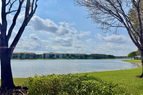Copropriété à vendre à Pembroke Pines, Floride: 2 chambres, 112.13 m2 № 2077783 - photo 22