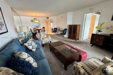 Copropriété à vendre à Pembroke Pines, Floride: 2 chambres, 112.13 m2 № 2077783 - photo 12