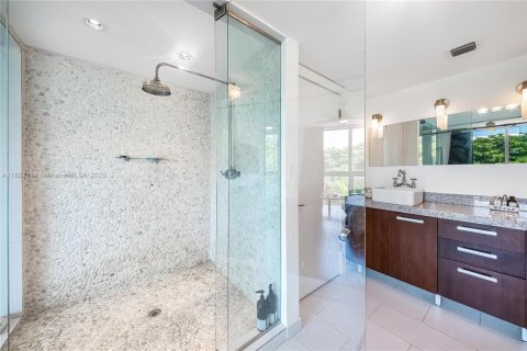 Condo in Miami, Florida, 2 bedrooms  № 1801152 - photo 13