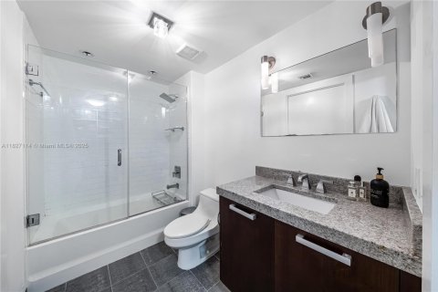 Condo in Miami, Florida, 2 bedrooms  № 1801152 - photo 17