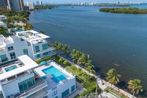Condo in Miami, Florida, 2 bedrooms  № 1801152 - photo 27