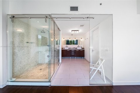 Condo in Miami, Florida, 2 bedrooms  № 1801152 - photo 12