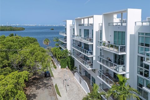 Condo in Miami, Florida, 2 bedrooms  № 1801152 - photo 2