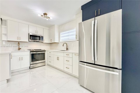 Appartement à louer à Miami Beach, Floride: 2 chambres, 100.15 m2 № 1779421 - photo 2