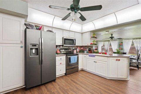 House in Bushnell, Florida 3 bedrooms, 124.86 sq.m. № 1539315 - photo 15