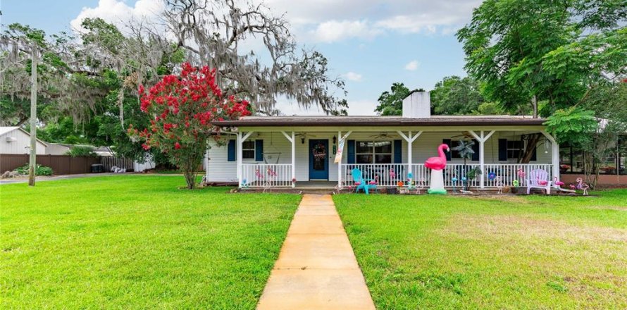 House in Bushnell, Florida 3 bedrooms, 124.86 sq.m. № 1539315