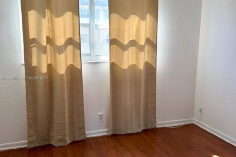 Condo in Lauderhill, Florida, 2 bedrooms  № 2026667 - photo 15