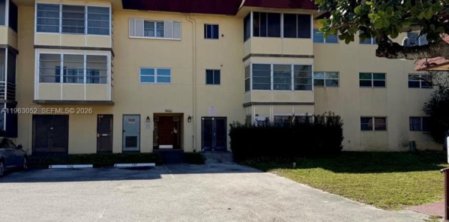Condo in Lauderhill, Florida, 2 bedrooms  № 2026667