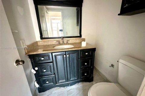 Condo in Lauderhill, Florida, 2 bedrooms  № 2026667 - photo 7