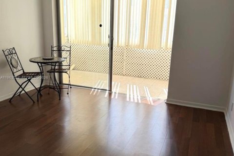 Condo in Lauderhill, Florida, 2 bedrooms  № 2026667 - photo 14