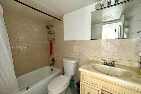 Condo in Lauderhill, Florida, 2 bedrooms  № 2026667 - photo 12