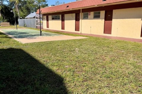 Condo in Lauderhill, Florida, 2 bedrooms  № 2026667 - photo 21