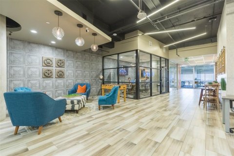 Propiedad comercial en alquiler en Tampa, Florida, 69148.55 m2 № 1721555 - foto 11