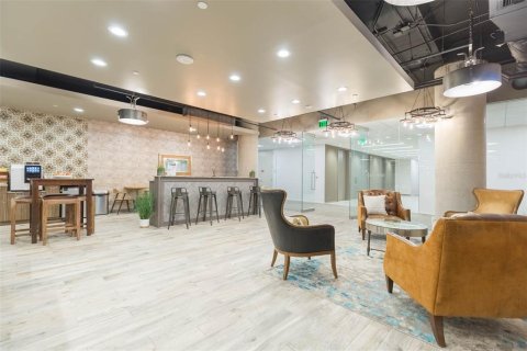 Propiedad comercial en alquiler en Tampa, Florida, 69148.55 m2 № 1721555 - foto 5