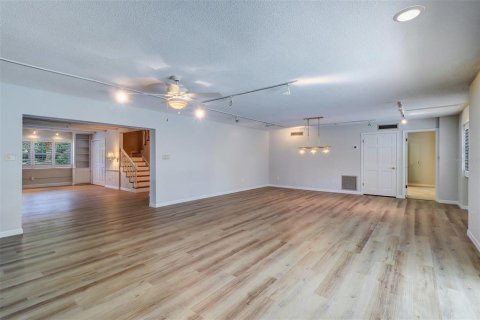 House in Clearwater, Florida 4 bedrooms, 312.34 sq.m. № 1751068 - photo 25