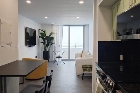 Condominio en alquiler en Miami Beach, Florida, 50.72 m2 № 1937603 - foto 9