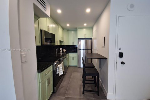 Copropriété à louer à Miami Beach, Floride: 50.72 m2 № 1937603 - photo 7
