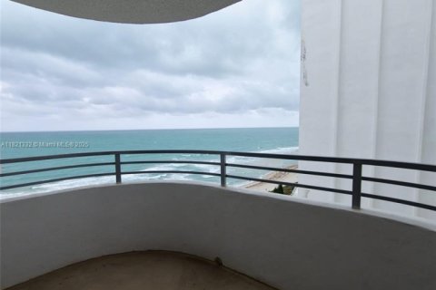 Condominio en alquiler en Miami Beach, Florida, 50.72 m2 № 1937603 - foto 2