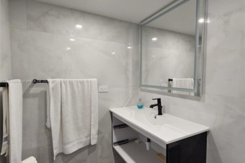 Condominio en alquiler en Miami Beach, Florida, 50.72 m2 № 1937603 - foto 12